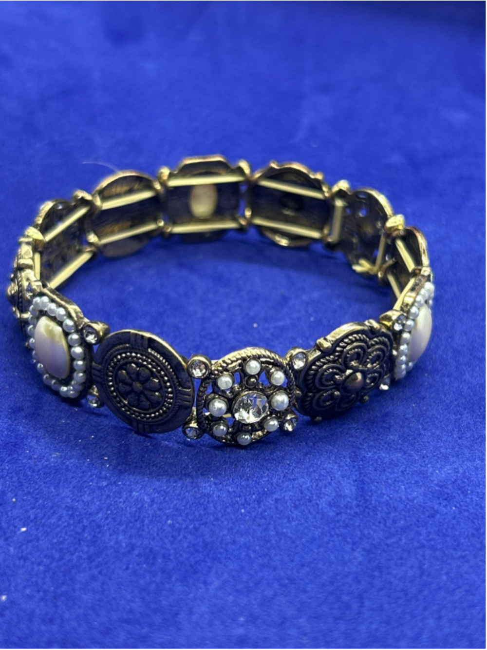 Women's Unbranded Gold and White Beaded Stretch Bracelet
